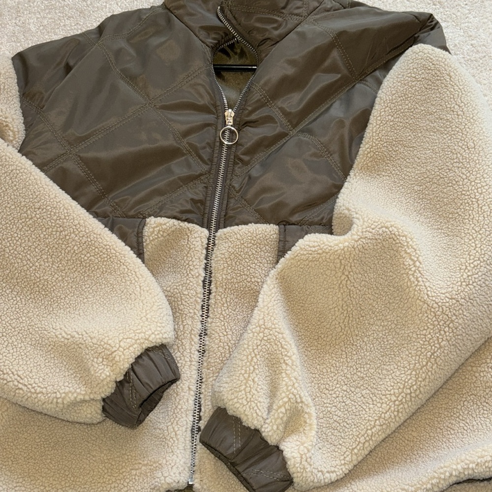 Sherpa/Teddy zip up green and cream jacket size Large - Picture 6 of 9